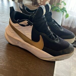 Boys size 4youth basketball shoes